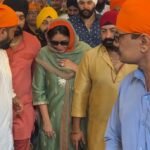 Kareena Kapoor Khan visits Gurudwara with Taimur & Jeh; husband Saif Ali Khan gives it a miss