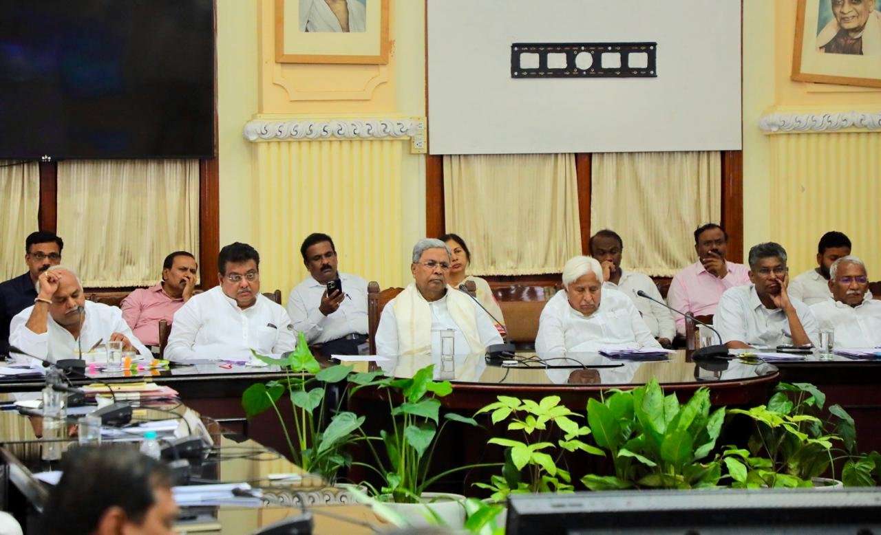 K'taka fixes sugarcane price at Rs 3,300 per tonne after 7-hour talks: CM Siddaramaiah 3 K'taka fixes sugarcane price at Rs 3,300 per tonne after 7-hour talks: CM Siddaramaiah