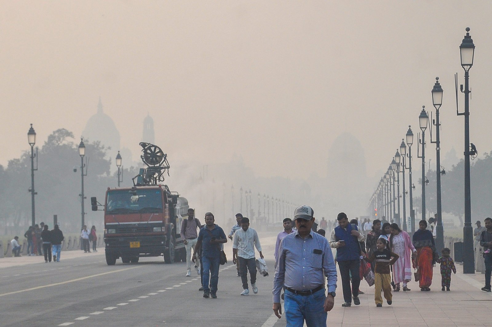 Delhi-NCR turns into gas chamber as pollution remains in 'severe' category, AQI crosses 400-mark in several areas