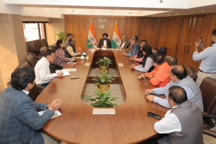 Delhi: Sirsa reviews redevelopment projects in 18 industrial areas