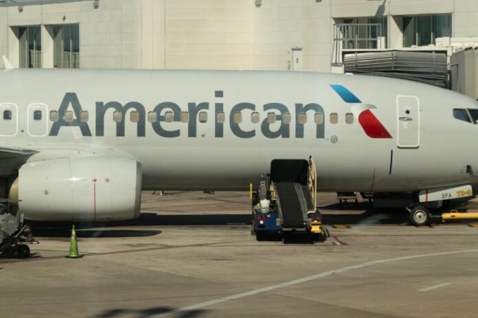 5 people on American Airlines flight hospitalized after ‘reports of odor’ diverts plane