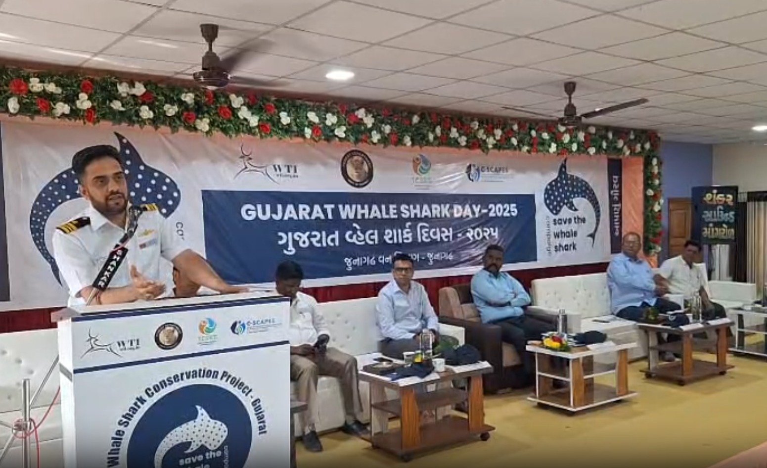 Gujarat observes 19th Whale Shark Day at Mangrol Fishing Port, scores of fishermen join