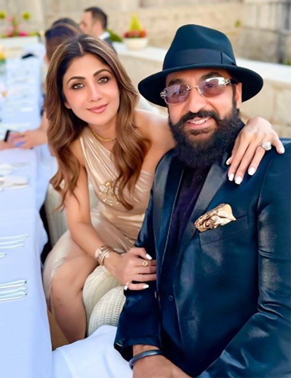 Shamita Shetty wishes Shilpa Shetty- Raj Kundra 'lifetime of peace & happiness' on their anniversary 