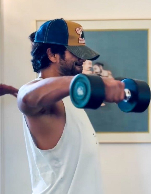 Shahid Kapoor is back to it like old times with an intense workout session