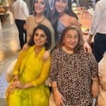 Riddhima Kapoor says 'Hum saath-saath hain' as she drops a BTS pic from 'Dining with the Kapoors'