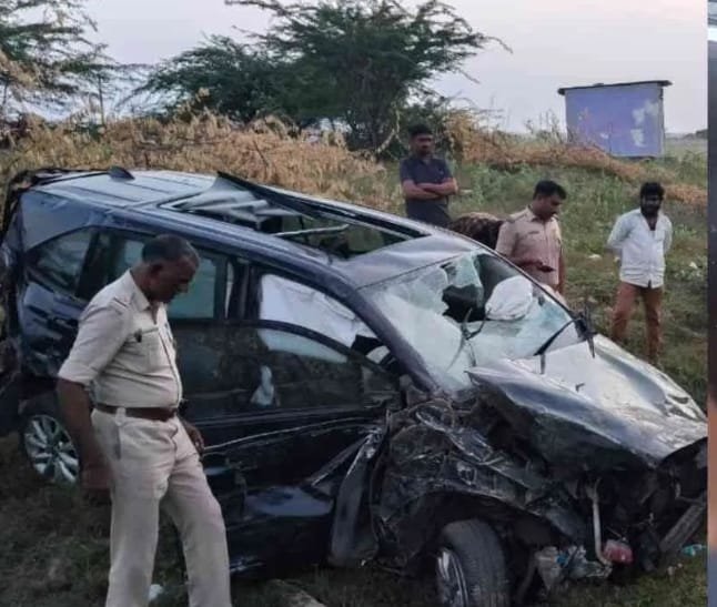 K'taka: IAS officer, 2 others killed in road accident in Kalaburagi