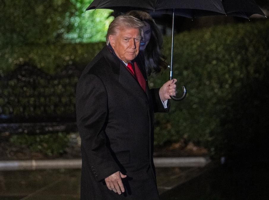 Trump declares Venezuela airspace closed after threatening land action 3 Trump declares Venezuela airspace closed after threatening land action