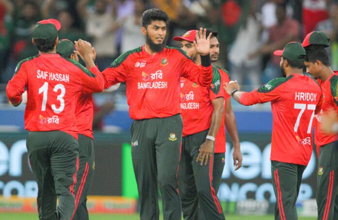 Mushtaq Ahmed wants Rishad Hossain to master flipper, top-spin and slider