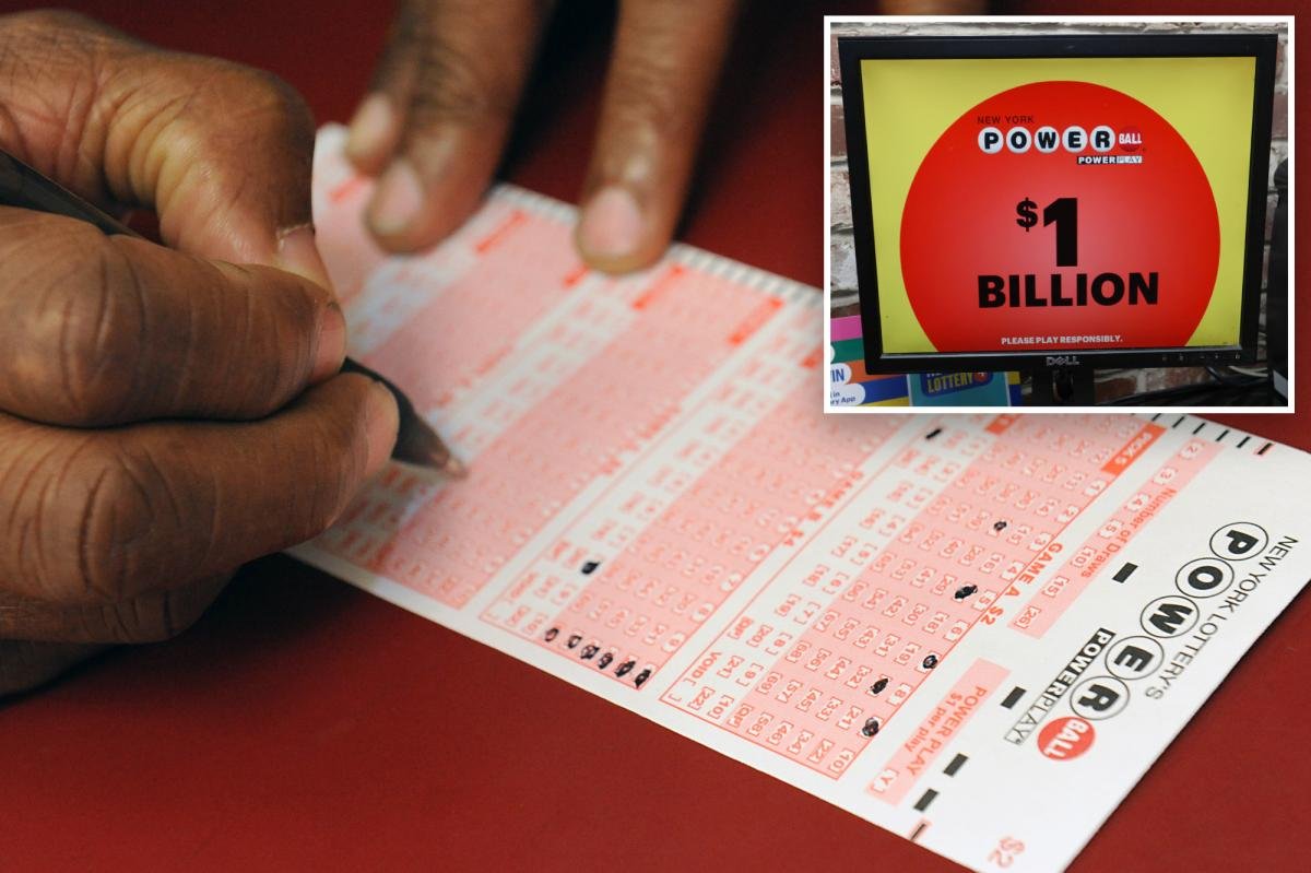 Powerball jackpot nears $1B after another drawing without winners