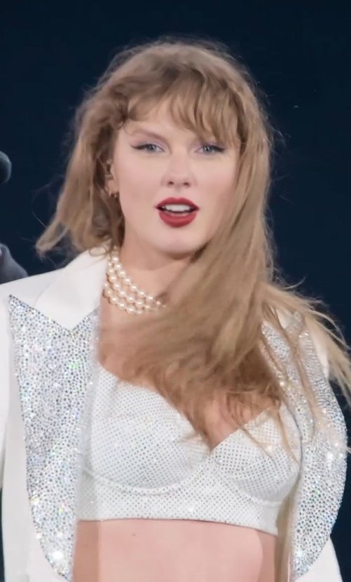 Taylor Swift shares trailer of ‘Eras Tour: The Final Show’ concert film 3 Taylor Swift shares trailer of ‘Eras Tour: The Final Show’ concert film