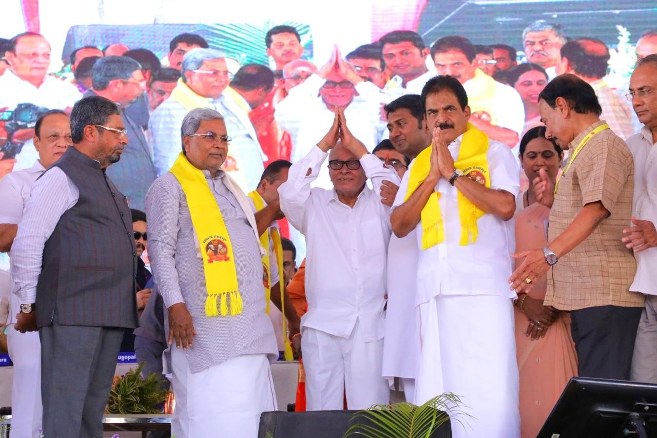 Karnataka leadership tussle: Shivakumar leaves for Delhi, Siddaramaiah holds luncheon with Venugopal