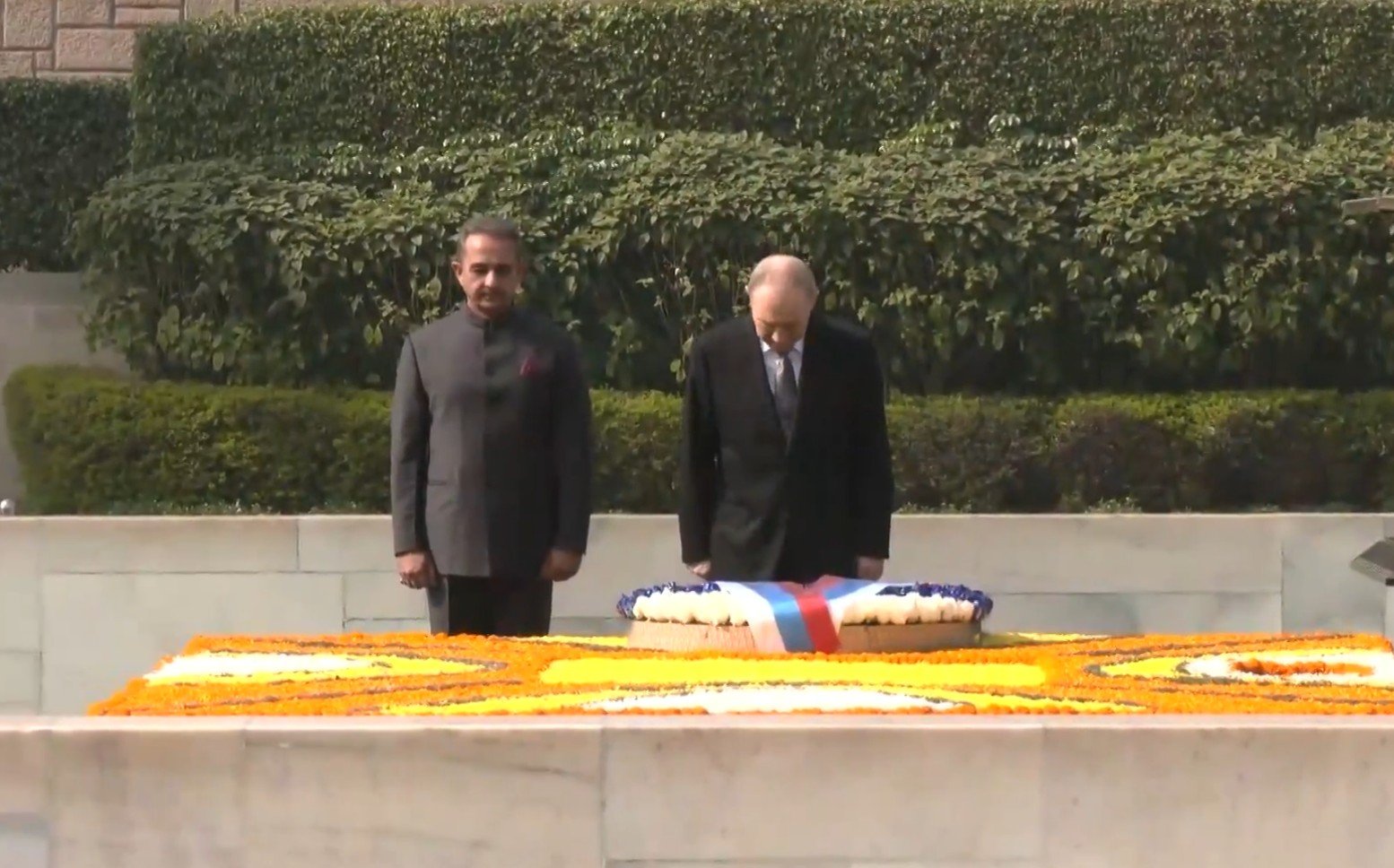 Russian President Vladimir Putin pays tribute to Mahatma Gandhi at Rajghat