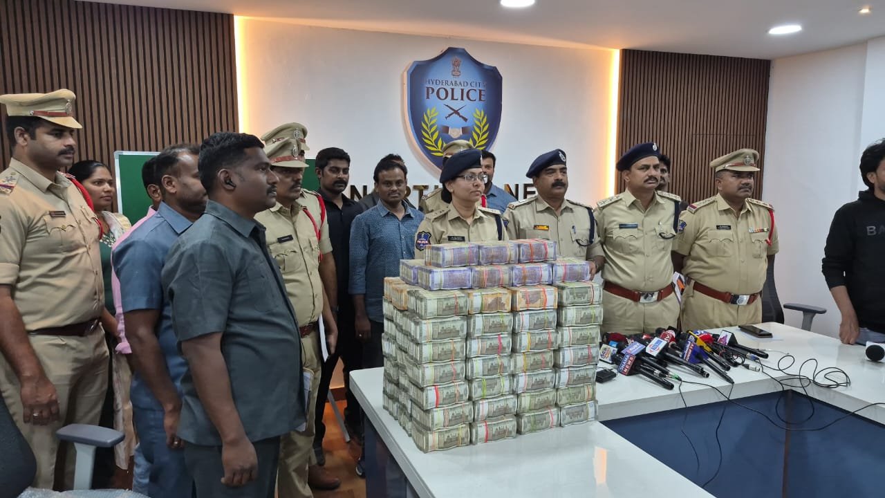 Rs 4.05 crore hawala cash seized in Hyderabad; two held