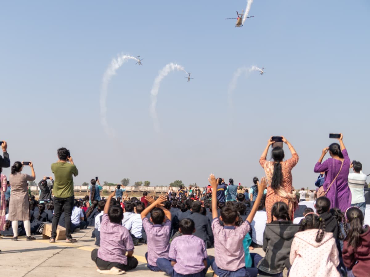 Gujarat: IAF’s Sarang team mesmerises Ankleshwar with aerial display