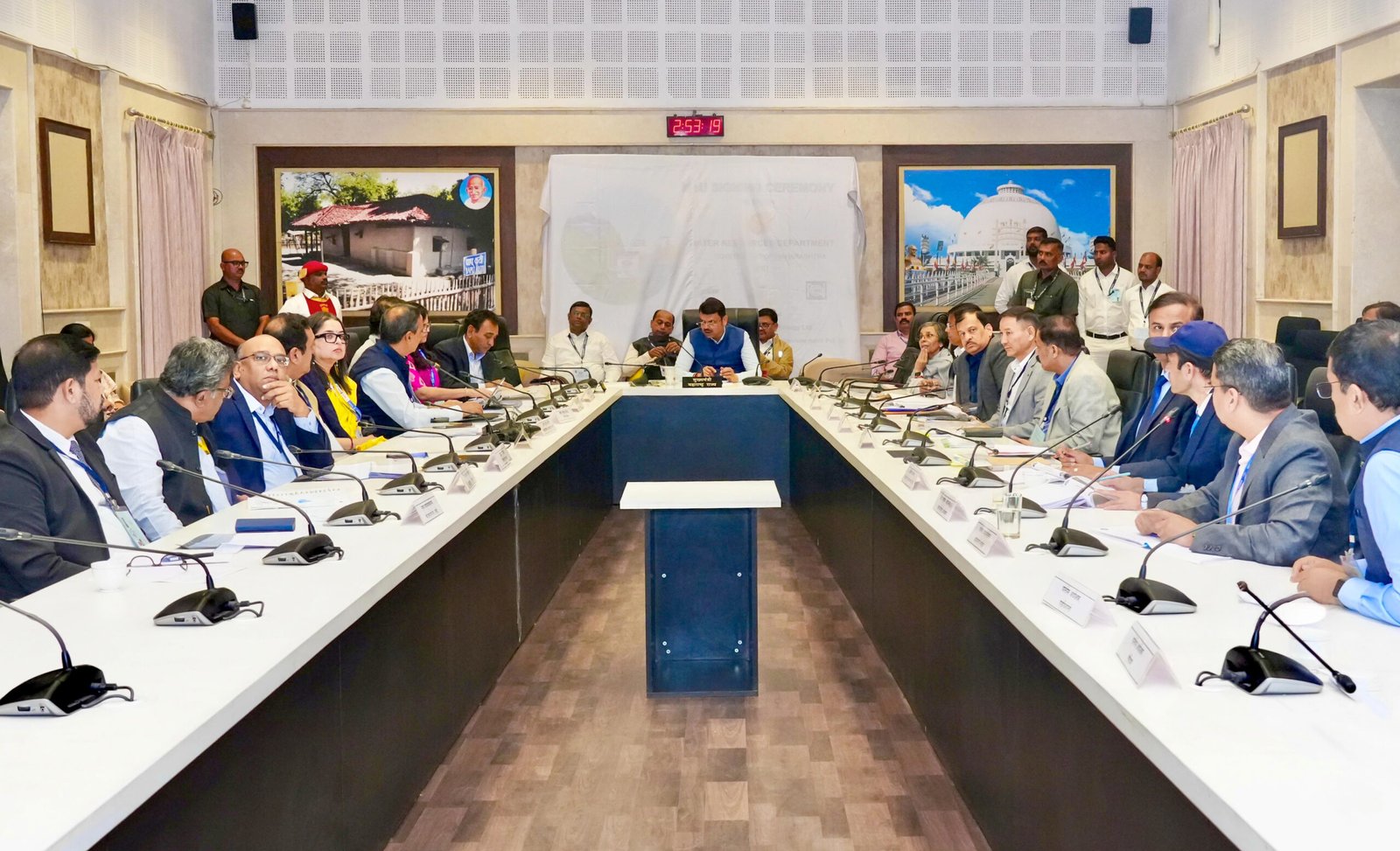 Maha to constitute study group for transport planning and E-Challan policy: CM Fadnavis