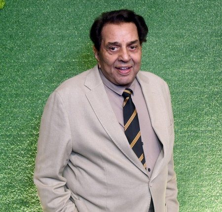 Hema Malini shares tribute visual which she dedicated to Dharmendra highlighting his evergreen appeal