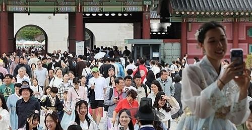 South Korean govt pushes system to allow foreigners to use public transit with credit cards