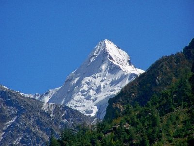Nepal plans to limit number of climbers to ensure cleanliness of Himalayan mountains