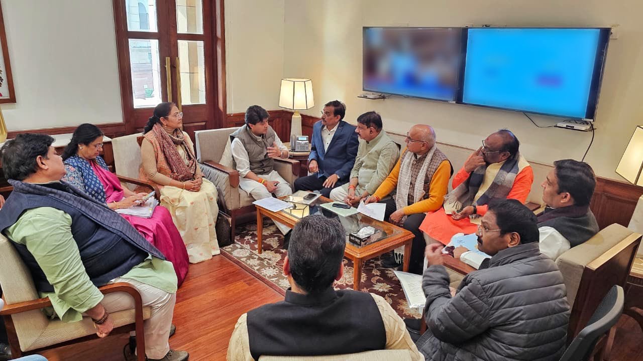 MPs from Madhya Pradesh meet Scindia; strengthening of party discussed