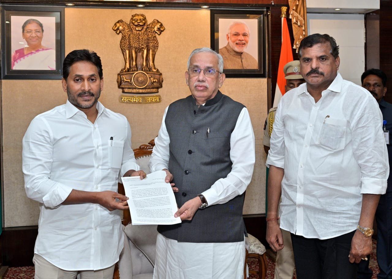 Andhra: Jagan submits one crore signatures to Guv against privatisation of medical colleges 1 Andhra: Jagan submits one crore signatures to Guv against privatisation of medical colleges