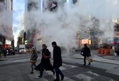 Winter storm hits US, snarls thousands of flights