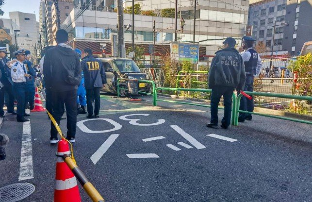 Woman injured in stabbing attack in Tokyo, suspect at large