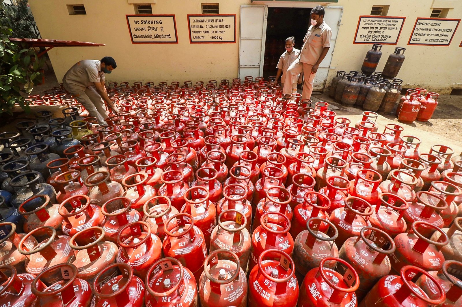 IGL cuts cooking gas price in Delhi-NCR