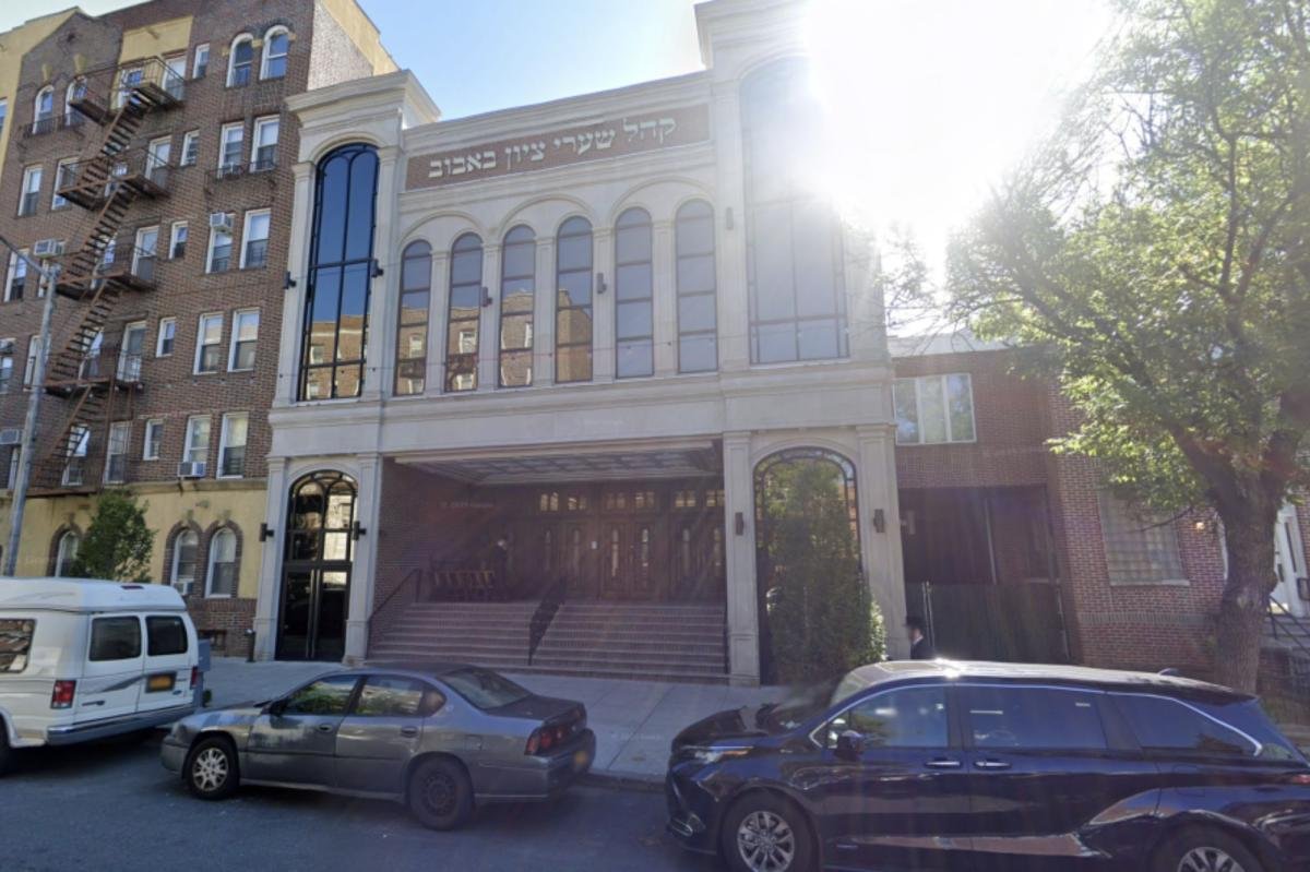 Unholy serial burglar steals money from NYC synagogue donation box — but witnesses jump into action: cops