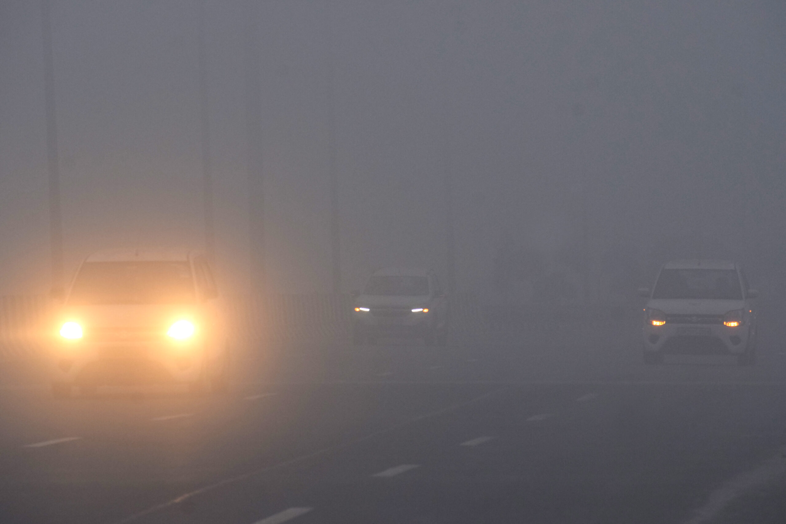 Dense fog disrupts flights across North India; airlines issue advisory