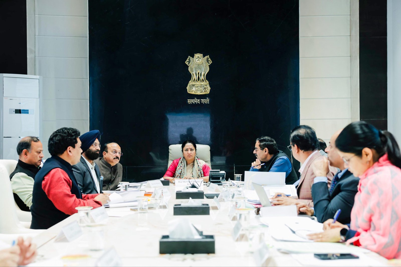 Delhi Metro officials brief CM Rekha Gupta on anti-smog guns, mist sprays to check pollution