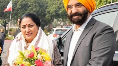 Mask-wearing AAP leaders trying to avoid Delhi Assembly discussion on pollution: Sirsa