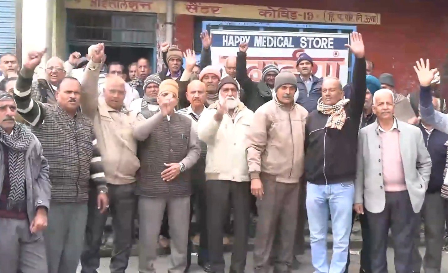 Himachal: HRTC pensioners hit streets against govt apathy 3 Himachal: HRTC pensioners hit streets against govt apathy