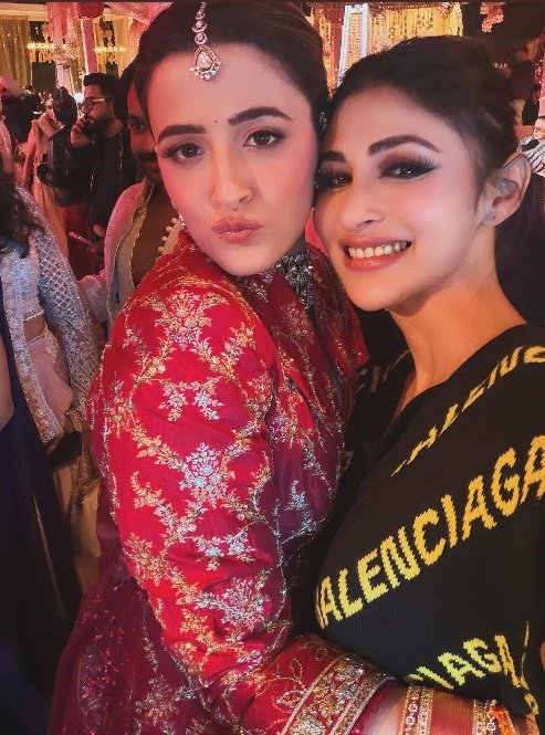 Mouni Roy wishes 'favourite couple' Nupur Sanon & Stebin Ben as they embark on a magical journey