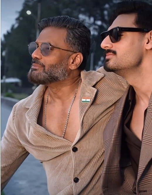 Suniel & Ahan Shetty groove on 'Jaate Hue Lamhon' together in a wholesome moment