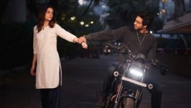 Aneet Padda & Ahaan Panday celebrate 6 months of 'Saiyaara' by recreating a popular scene