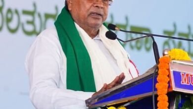 Karnataka govt asks employees to wear Khadi monthly