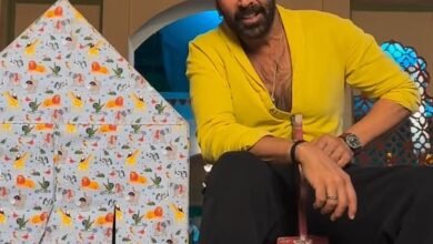 Akshay Kumar presents Vidya Balan as a fun birthday surprise for Priyadarshan