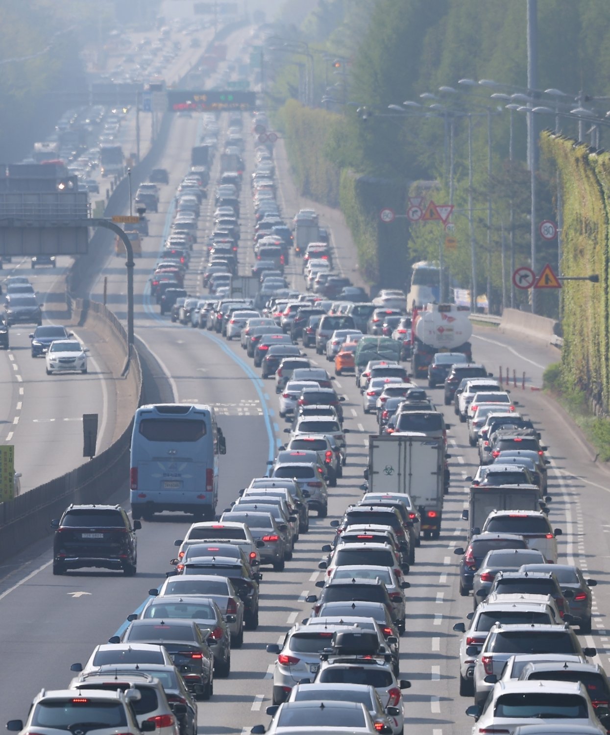 S. Korea's auto exports hit record $72 billion in 2025 1 S. Korea's auto exports hit record $72 billion in 2025