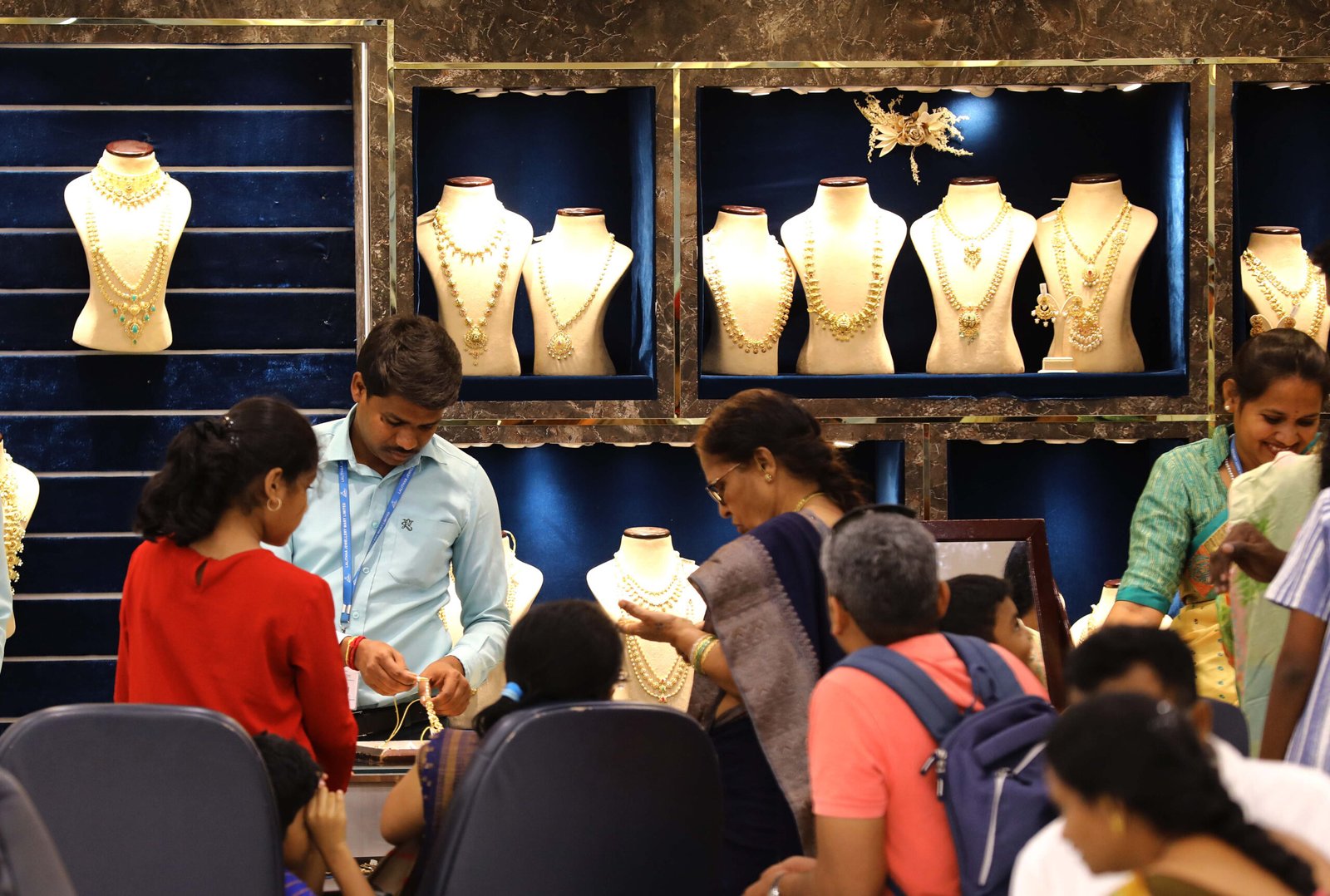 Gold, silver prices jump as US dollar weakens