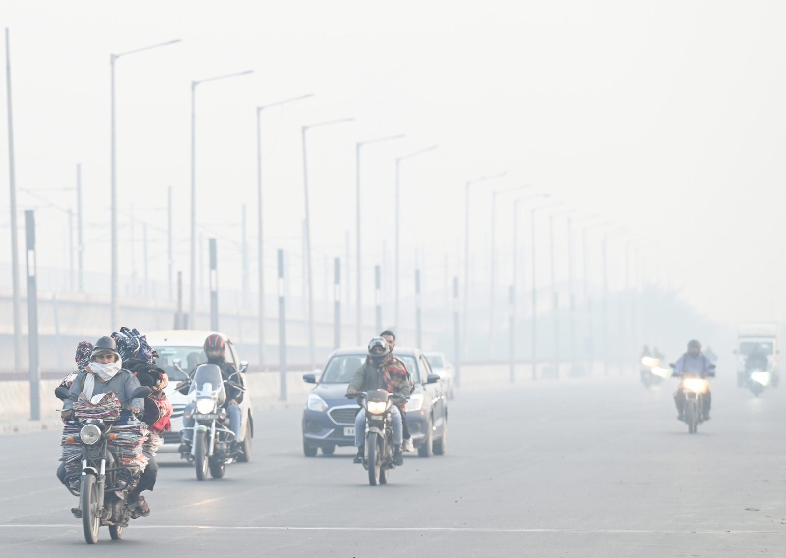 Delhi-NCR air quality remains poor with AQI at 214