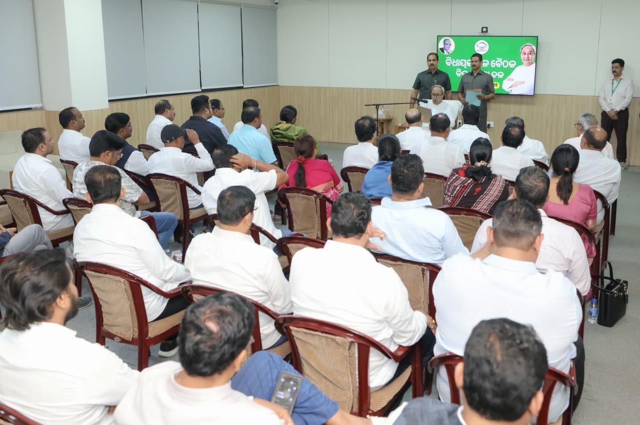 Naveen Patnaik asks BJD MLAs to take ‘clinical and relentless’ stand against govt failures in Assembly 2 Naveen Patnaik asks BJD MLAs to take ‘clinical and relentless’ stand against govt failures in Assembly