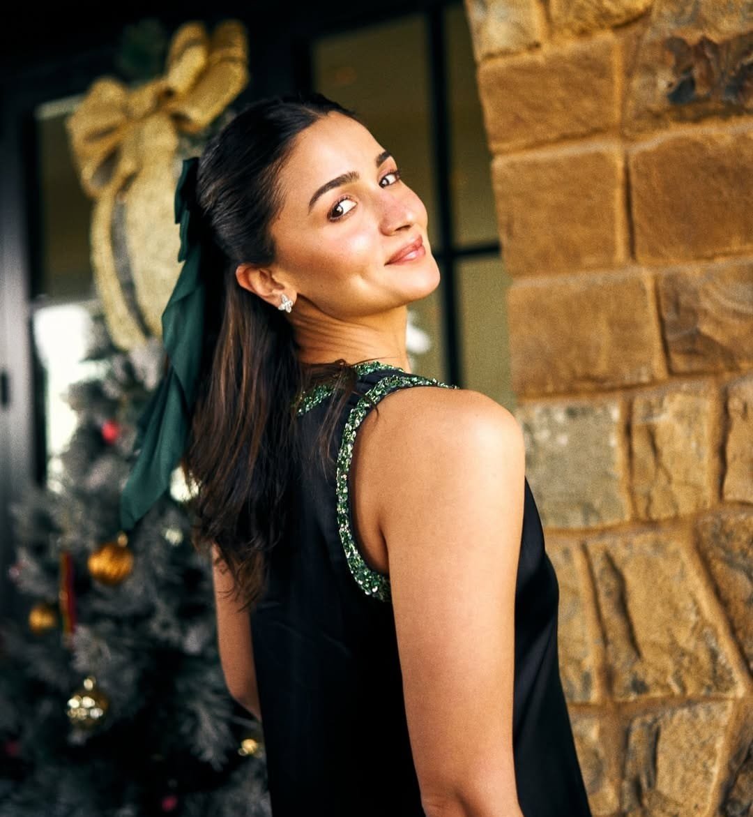 Alia Bhatt joins the list of BAFTA presenters alongside Cillian Murphy, Kate Hudson 2 Alia Bhatt joins the list of BAFTA presenters alongside Cillian Murphy, Kate Hudson