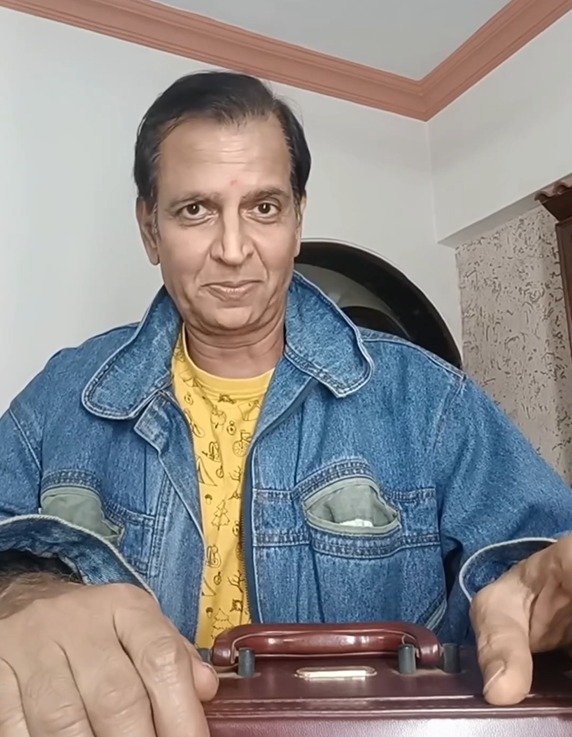 Ramayan’s 'Laxman' Sunil Lahiri cherishes 36-year-old briefcase gifted by 'Hanuman' Dara Singh 6 Ramayan’s 'Laxman' Sunil Lahiri cherishes 36-year-old briefcase gifted by 'Hanuman' Dara Singh