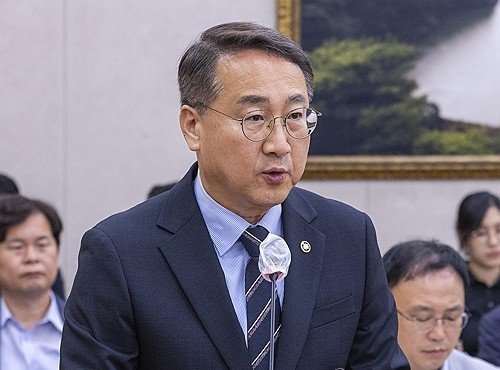 South Korean President's office dismisses Korea Forest Service chief over 'unlawful' act