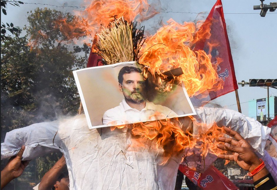 Bihar BJP workers in Patna burn Rahul Gandhi's effigy after Congress protest at AI Summit