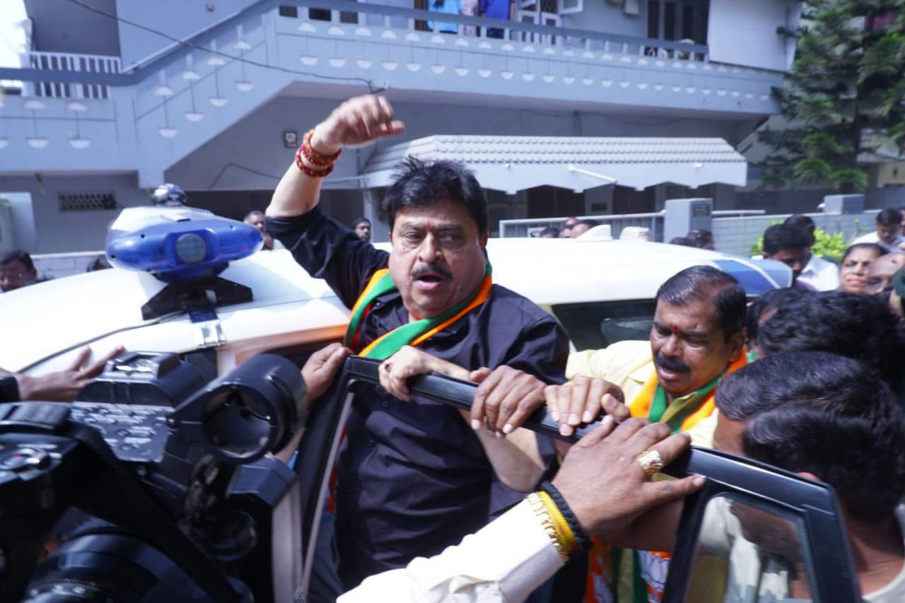 Telangana BJP chief taken into custody by police in Hyderabad