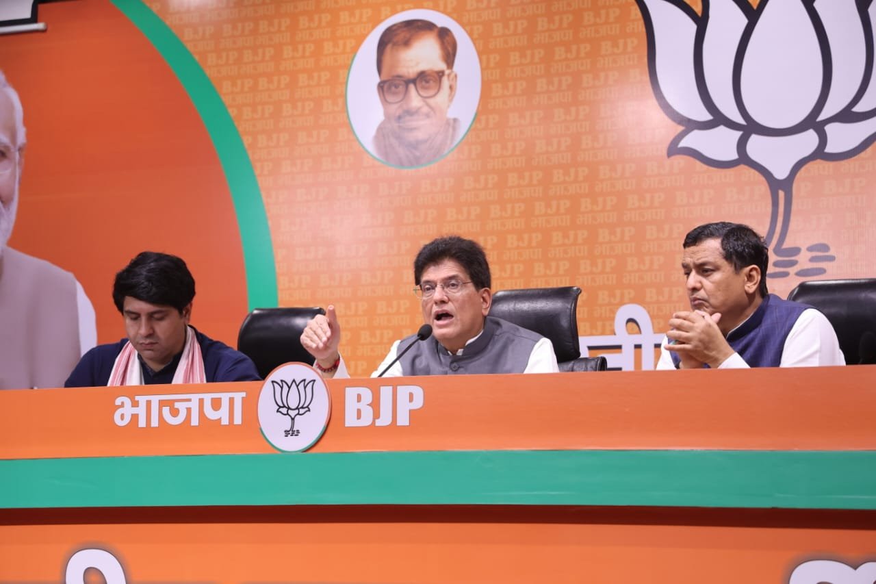 Rahul Gandhi, family leading fully compromised Congress, says Piyush Goyal