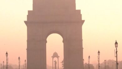 Delhi residents wake up to ‘poor’ AQI; IMD predicts clear skies, shallow fog