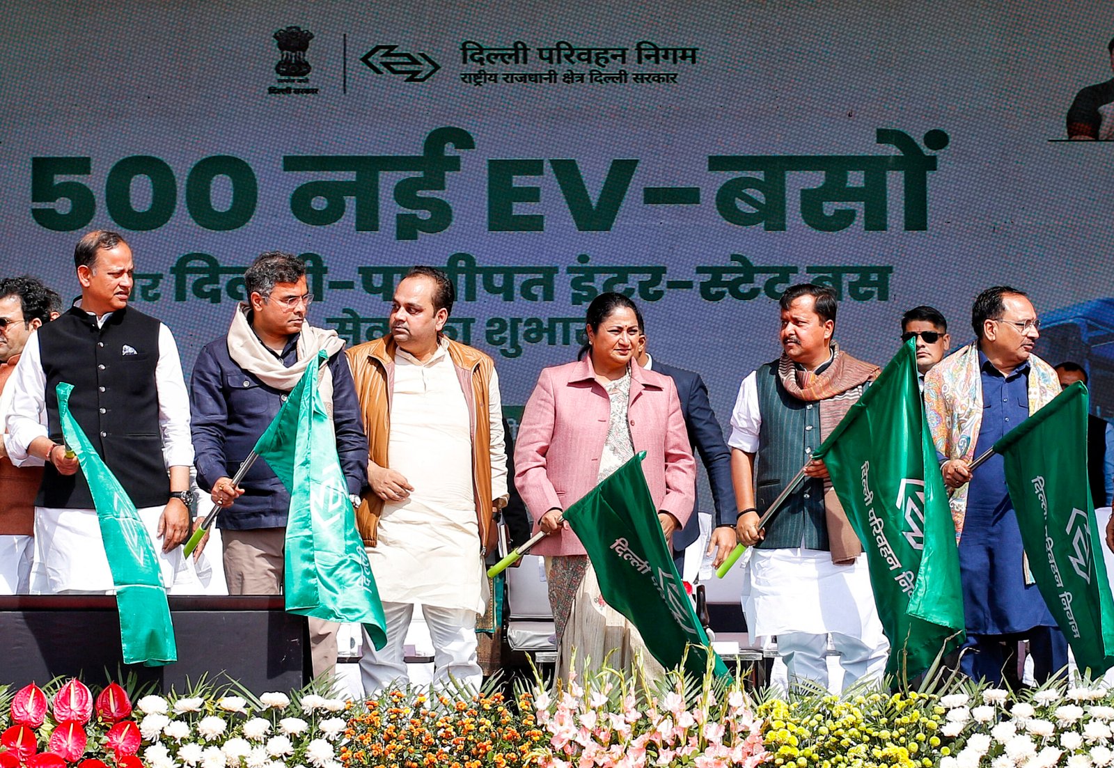 BJP chief Nitin Nabin joins Delhi CM in launching 500 e-buses, flays AAP govt for failure (Lead)