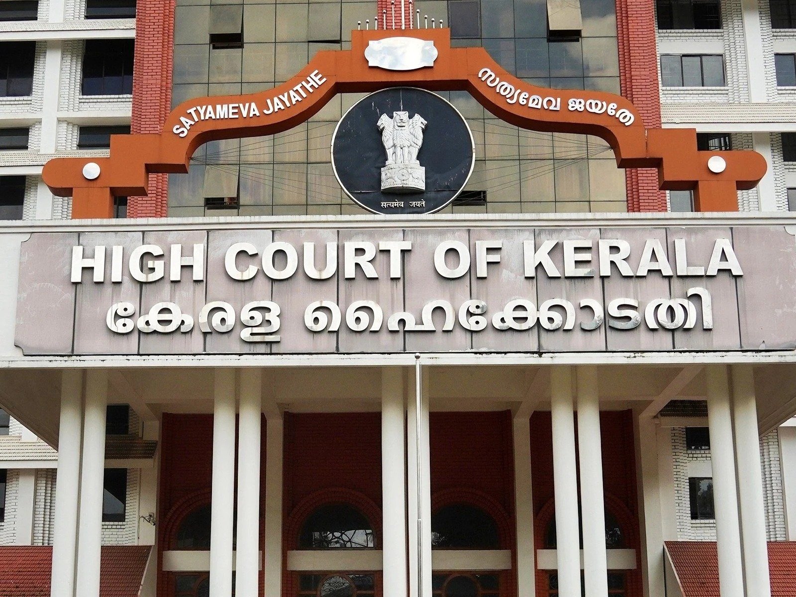 Kerala HC orders fresh gold testing, vigilance probe into Sabarimala temple case